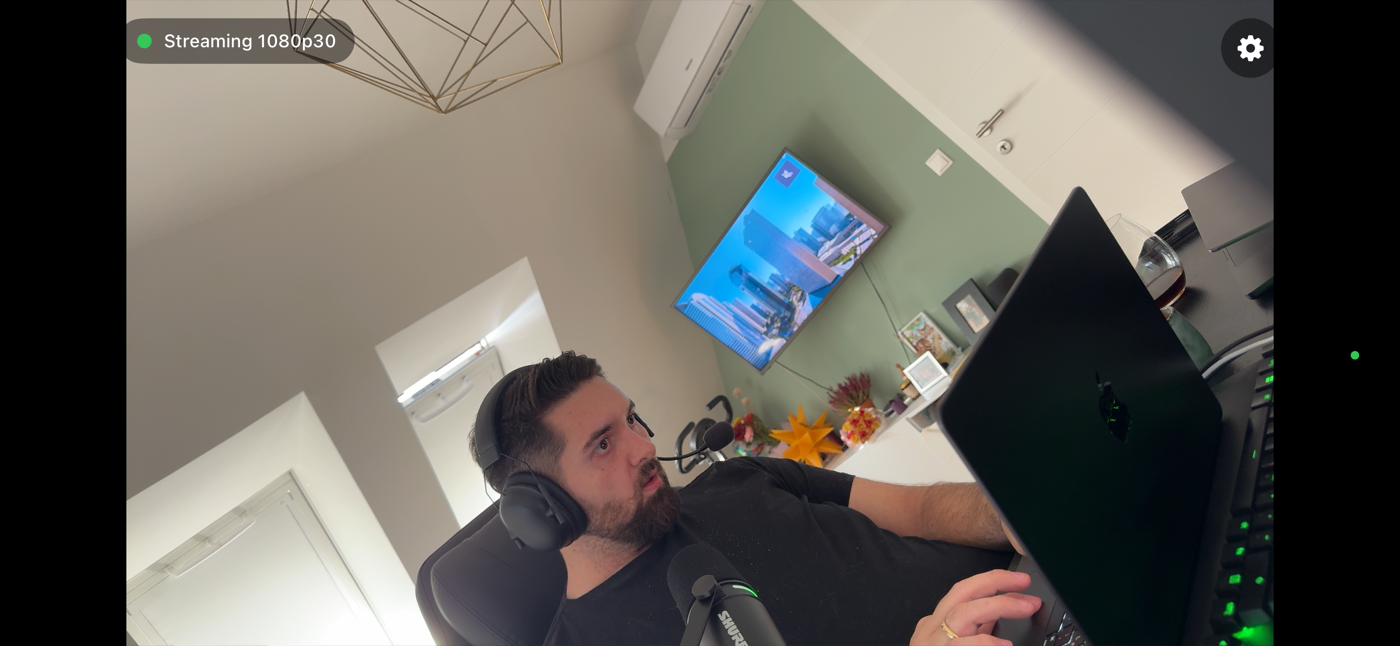 TetherCam on the iPhone: full-screen preview with the status line Streaming 1080p30
